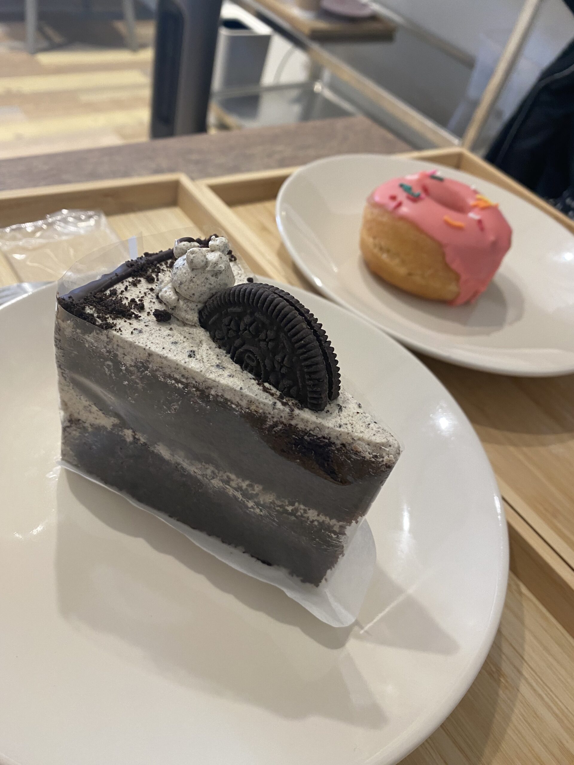 カネリータ・スイーツで食べたチョコケーキとドーナツ