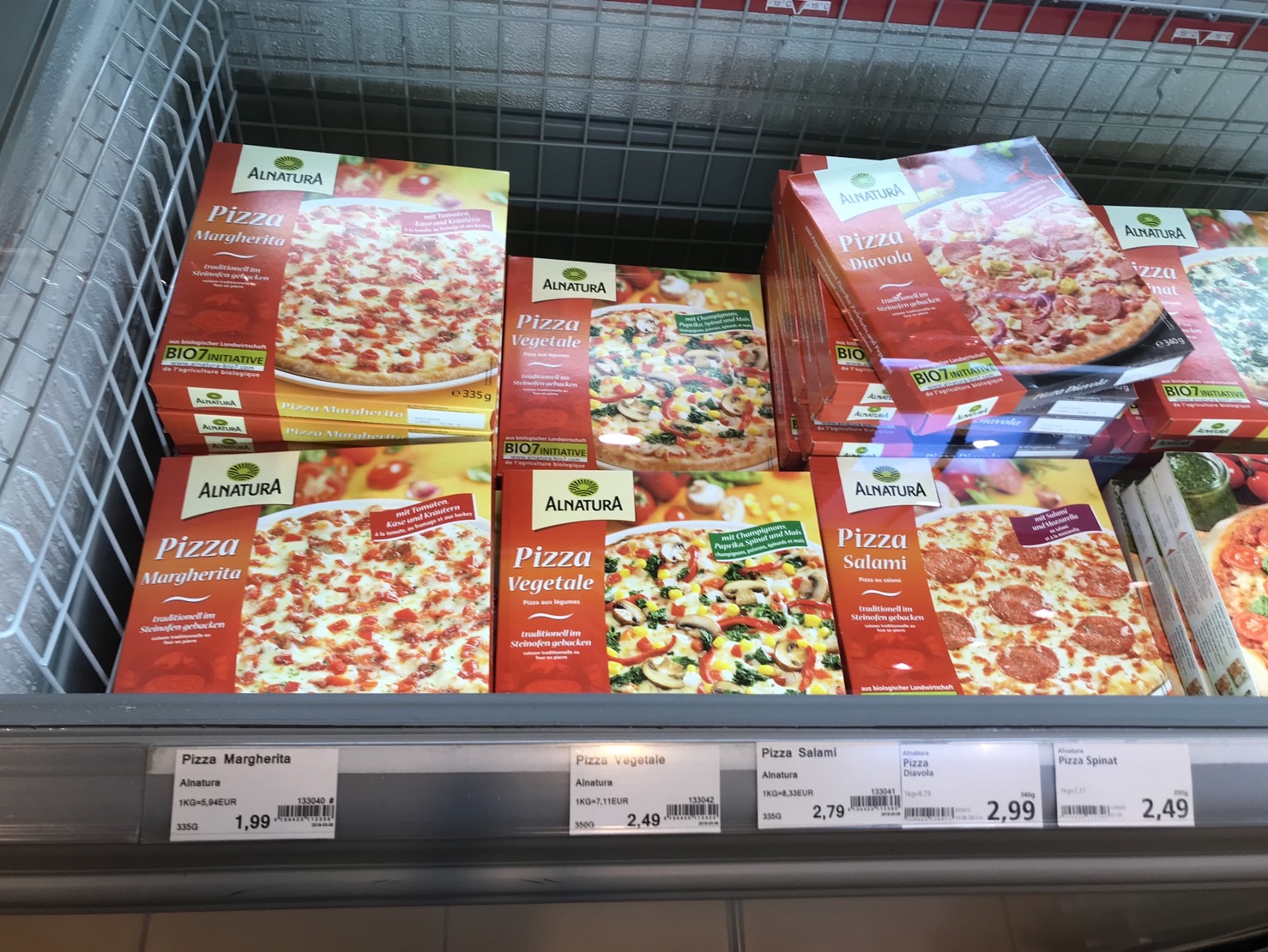 ドイツのスーパーで販売されていたベジピザ