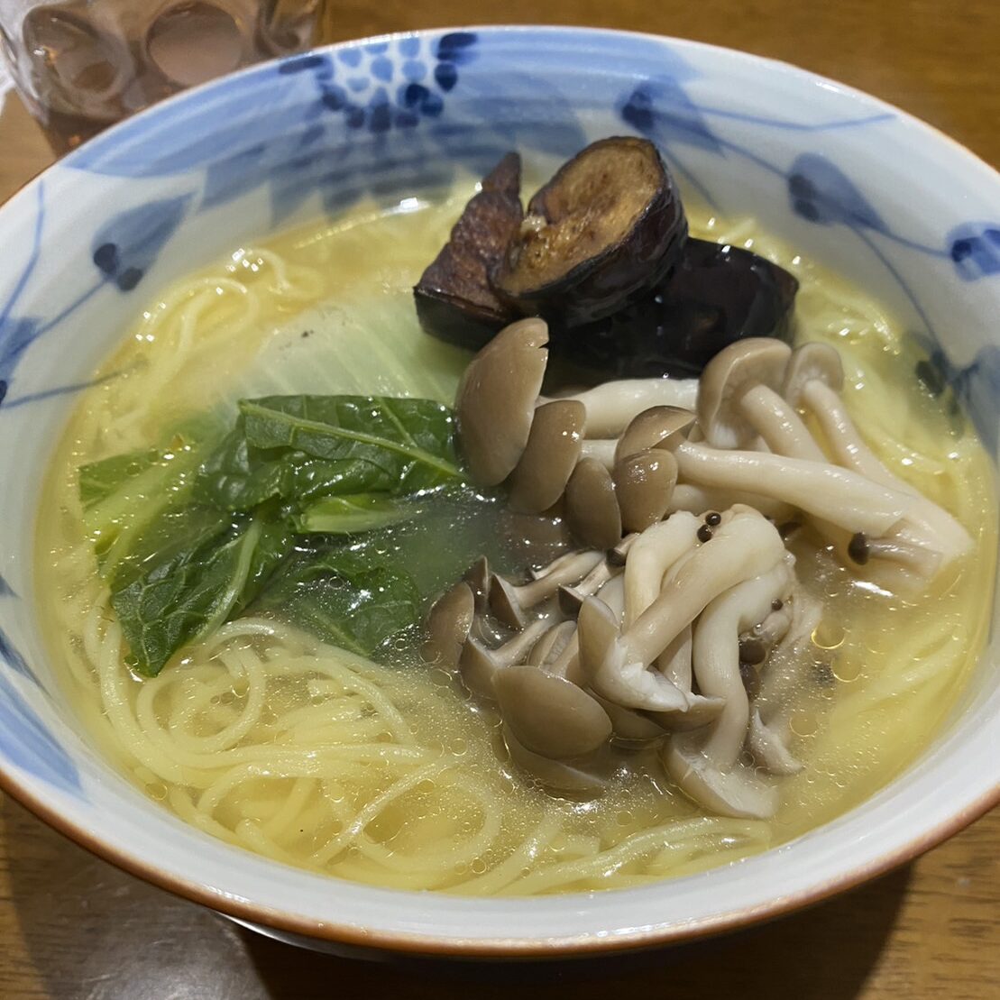 ベジニャンラーメン　塩味に野菜をトッピング