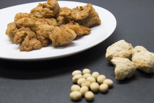 大豆ミートの唐揚げが美味しそう
