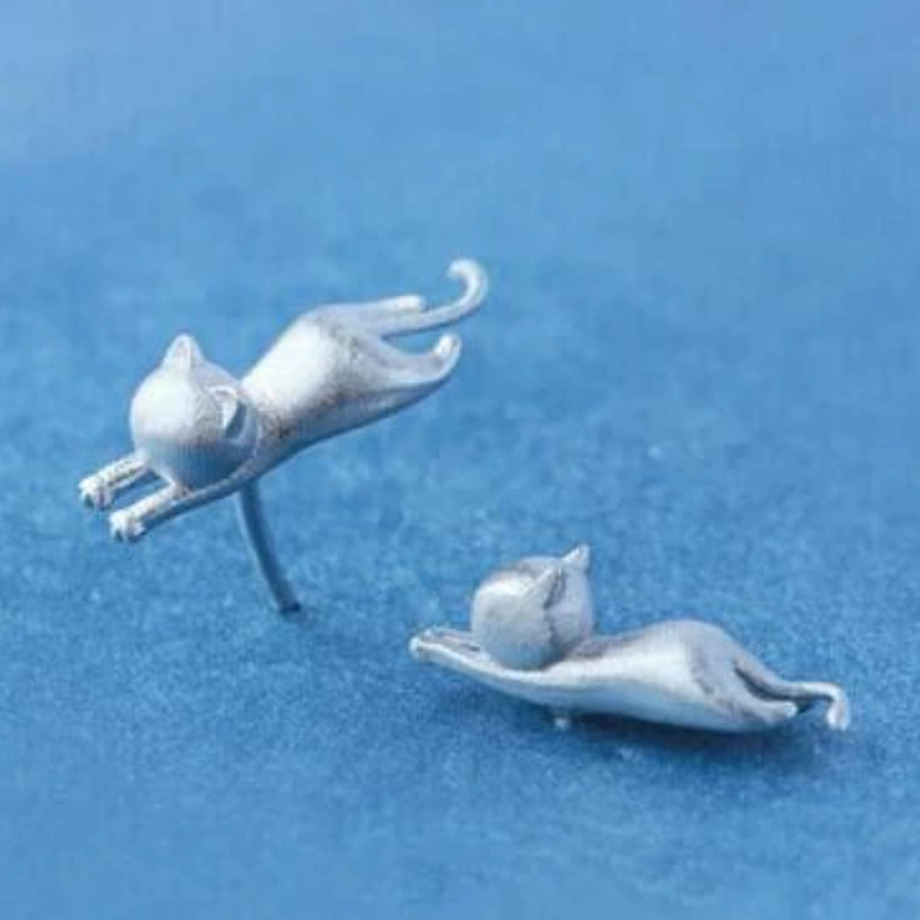 猫ぶら下がりピアス