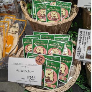 ヤマダストアーさんにベジニャンカレーを販売していただくことに